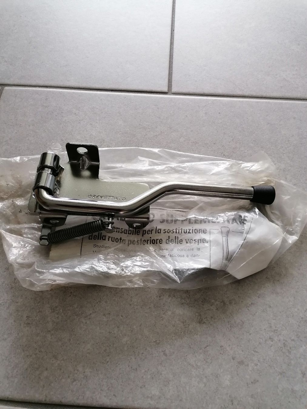 Vespa Tutti pezzi di ricambio per scooter: Vespa Seitenständer Chrom – Nuovo e nell'imballaggio originale da Safenwil venduto da Apeter