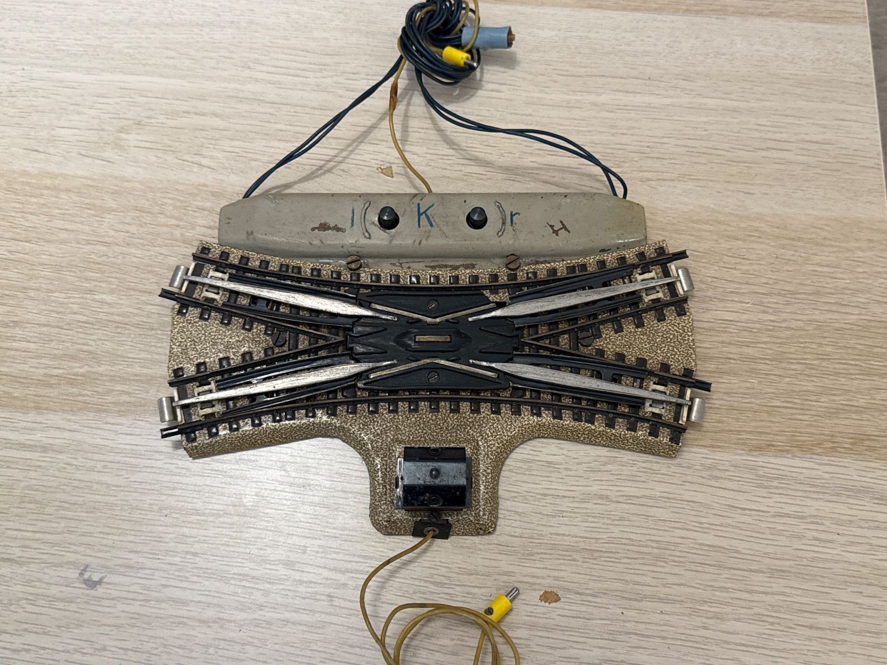 Märklin Modellini di ferrovie: Märklin 3600 kreuzungsweiche M H0 – Usato da St-Aubin-Sauges venduto da Lo_Go