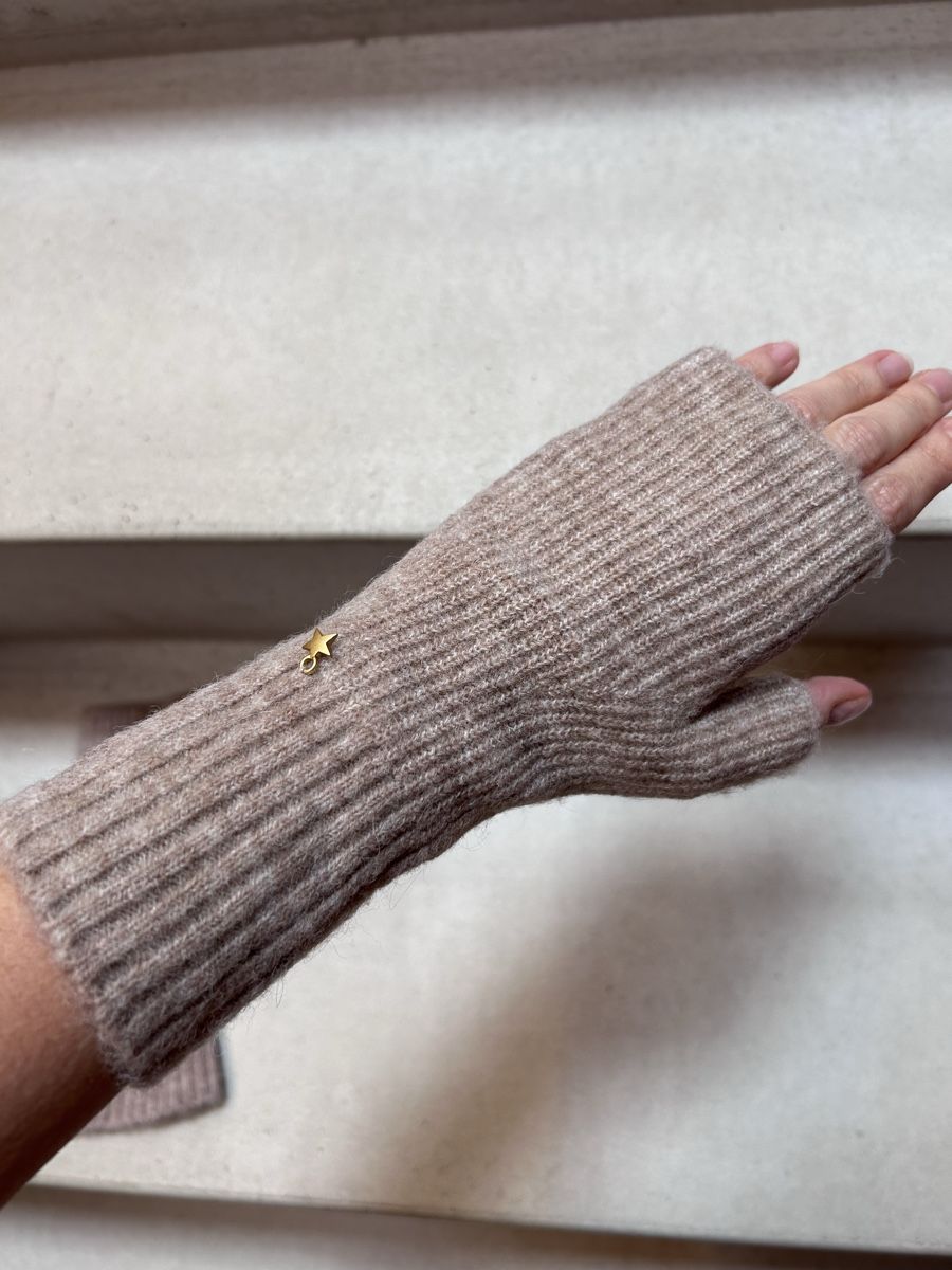 Guanti & manicotti: Handschuhe des petits hauts – Usato da Winterthur venduto da seri_bo 2