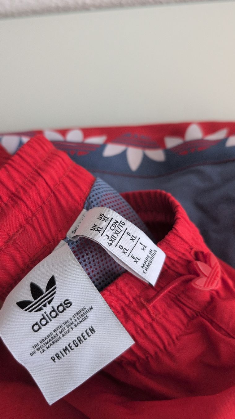 Adidas Pantaloni: Adidas Trainingshose Balonseide Grösse XL – Nuovo (secondo la descrizione) da Kloten venduto da Chrigi_17 1