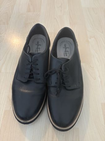 Black leather Clarks 38