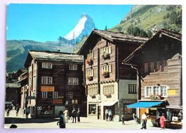 Zermatt 1616 m, Dorfplatz mit Matterhorn