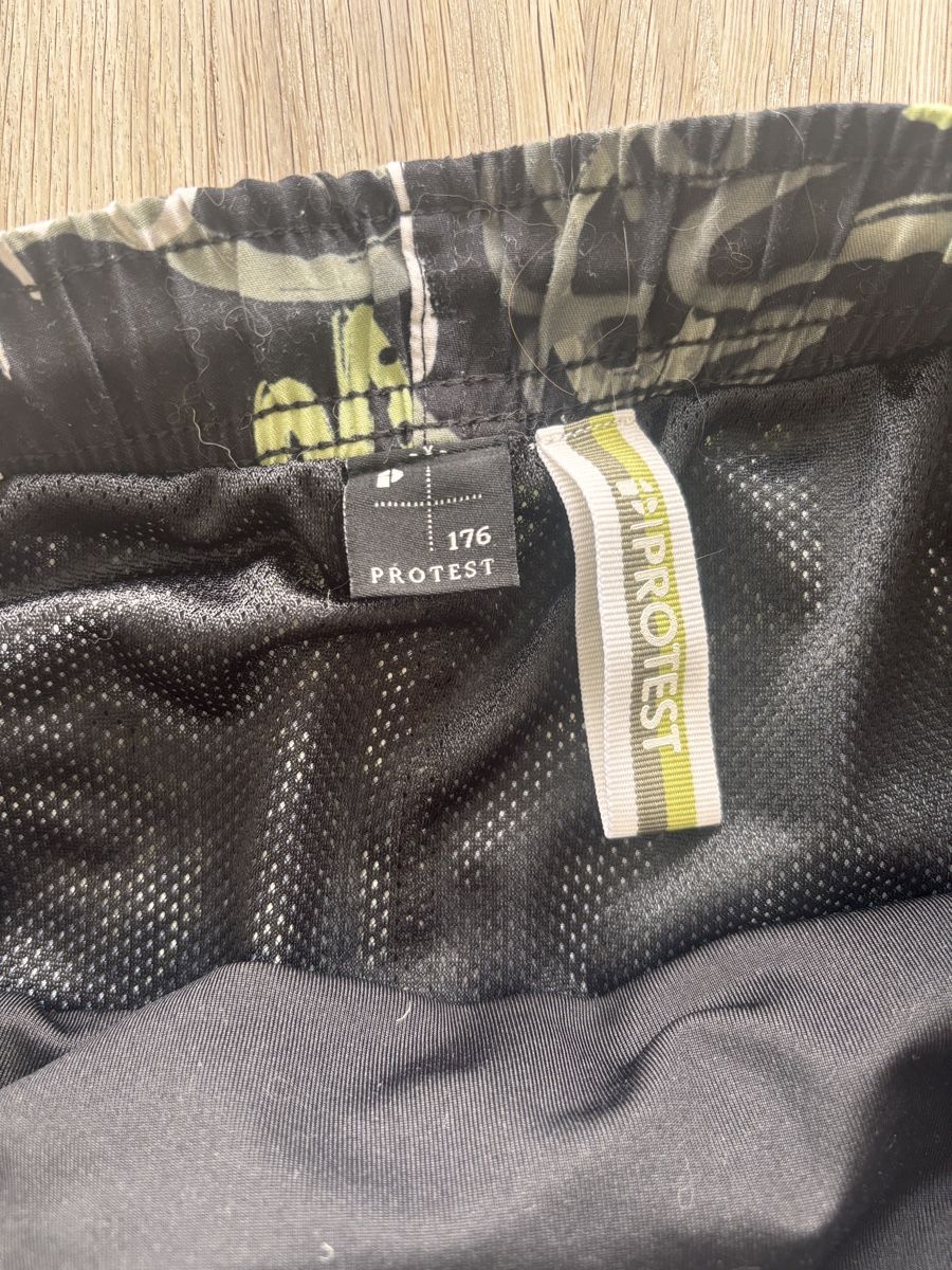 Protest Costumi da bagno: Maillot de bain Protest Taille 176 – Usato da Pully venduto da Fictikalli 2