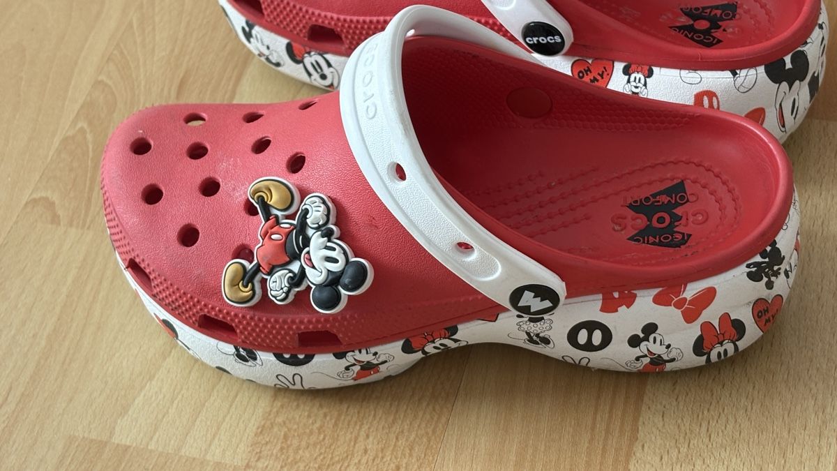 Crocs Herrenschuhe: Mickey Mouse Crocs – Gebraucht aus Weisslingen von andre.a.o 1