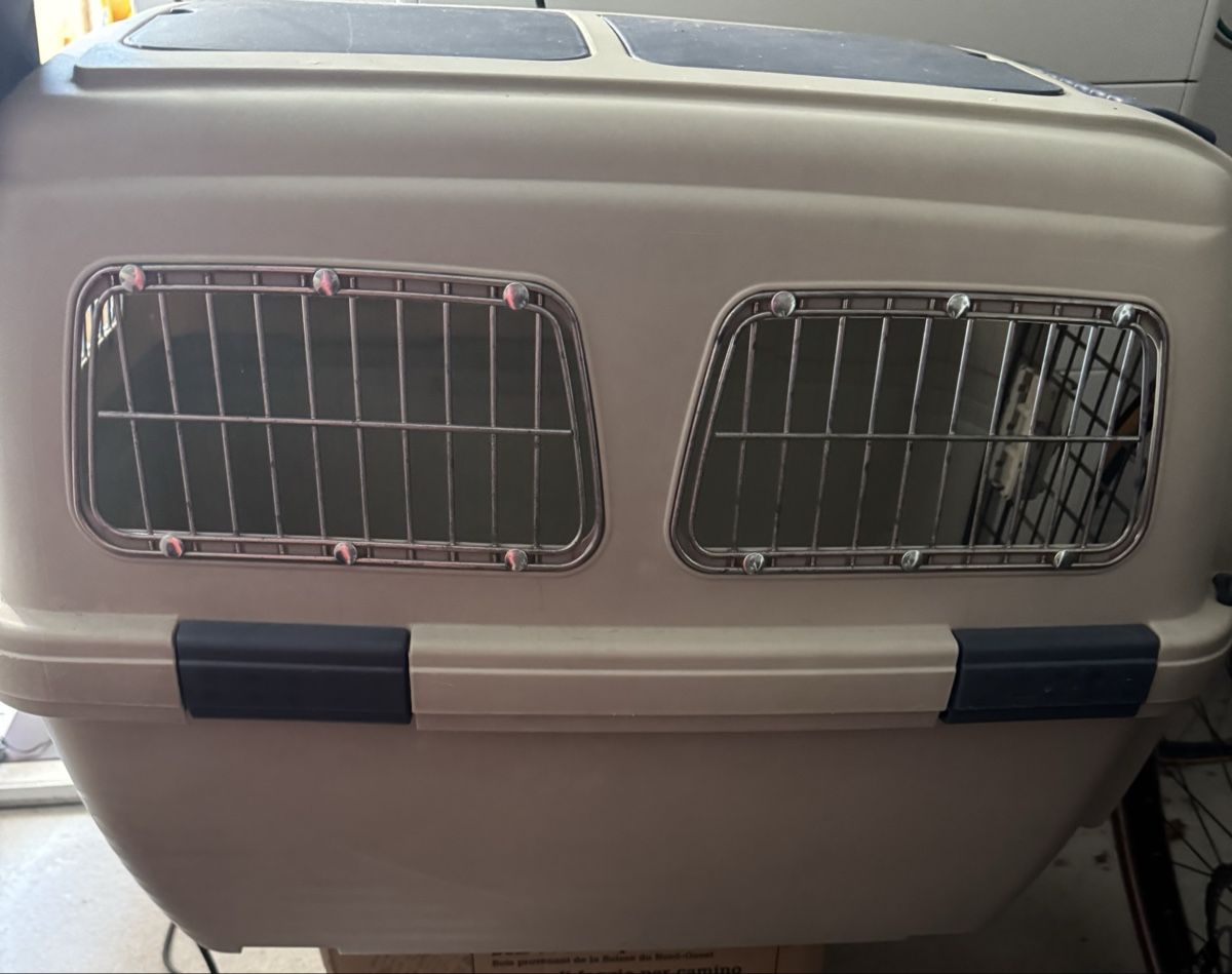 Niches, paniers: Hundebox  – D'occasion à Freidorf TG par Desue 1