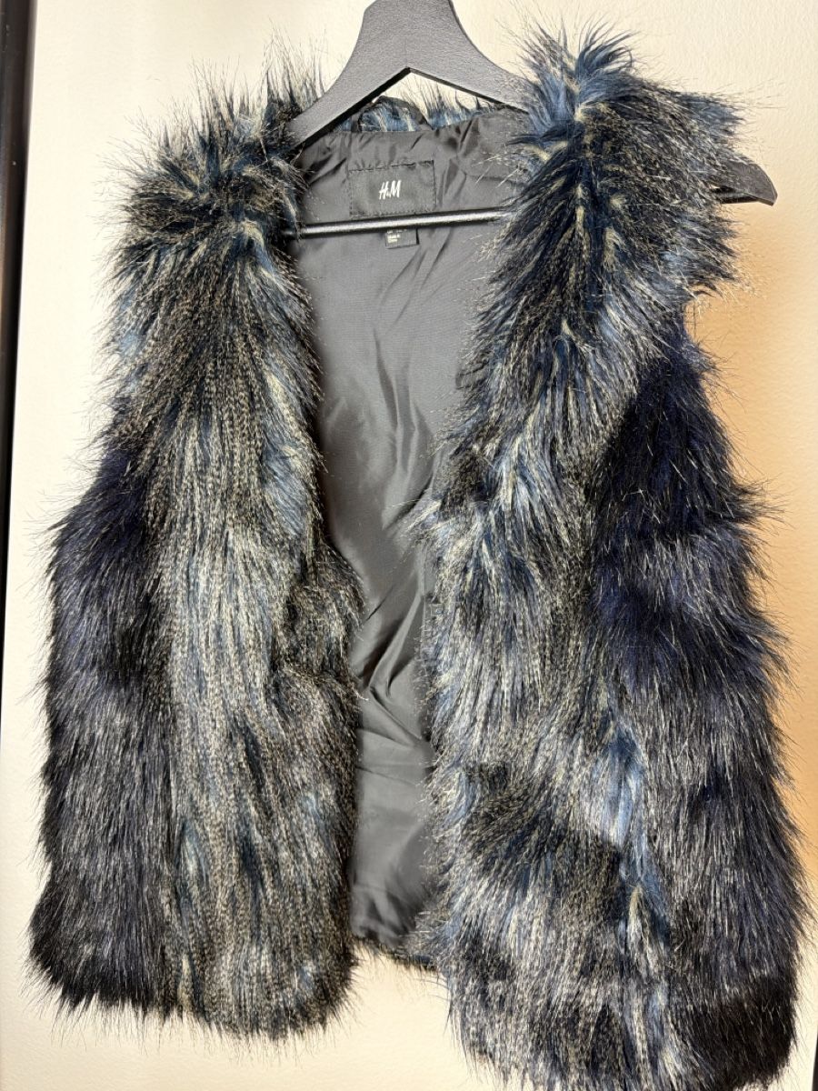 H&M Gilet & Giacche senza maniche: H&M Kunstfell Gilet – Usato da Bülach venduto da rei_d6tw