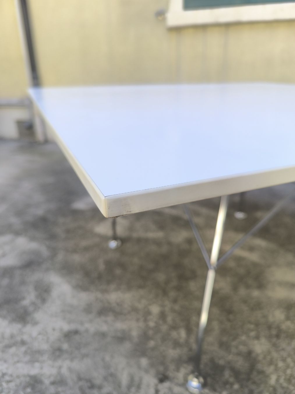 Tische: Quadratischer Tisch Glossy von Kartell – Gebraucht aus Basel von Patts_Lampenfieber 1