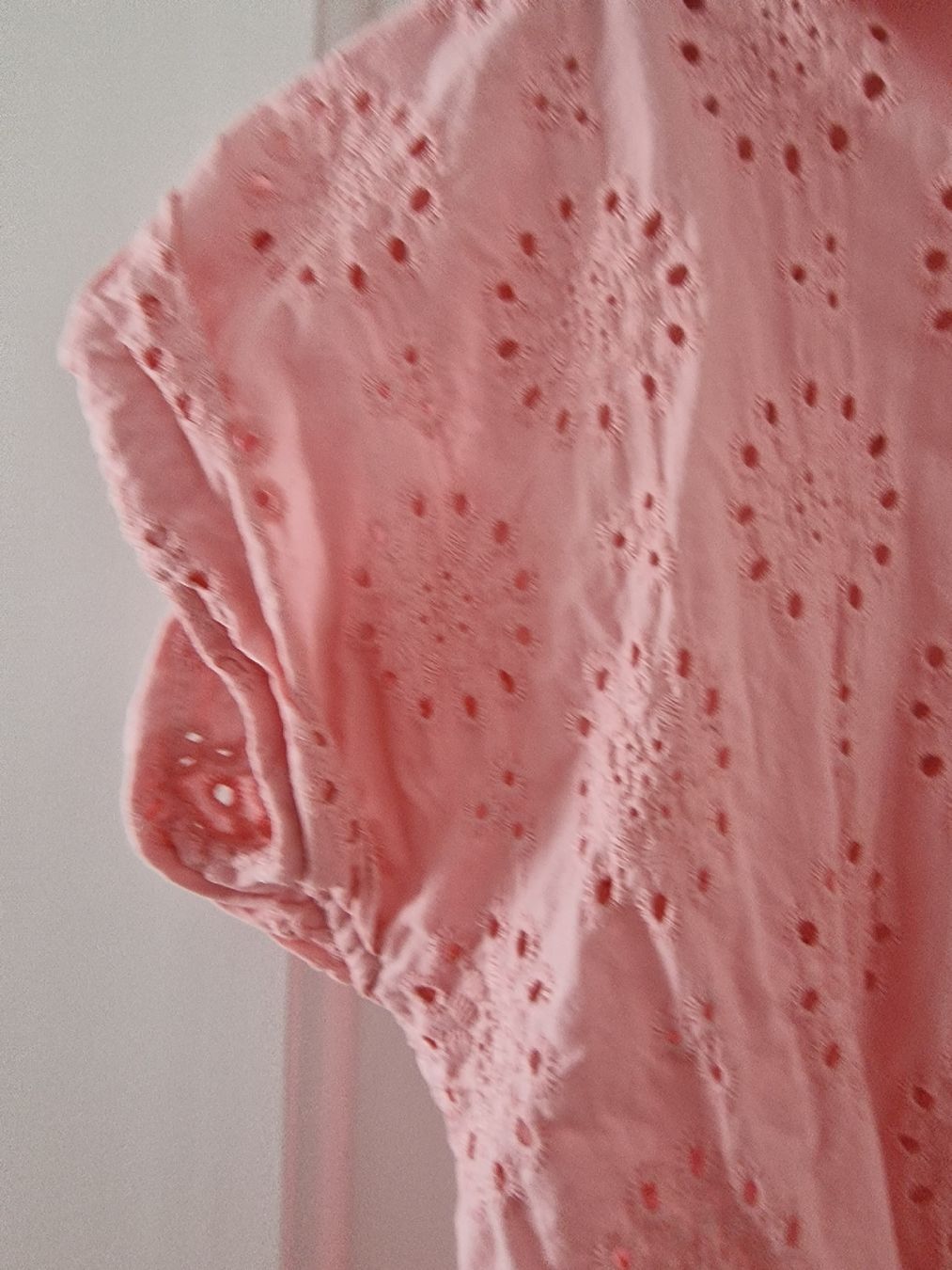 Camicette: Rosa Bluse mit Lochmuster, Grösse L, neuwertig – Usato da Ottenbach venduto da Claurin 1