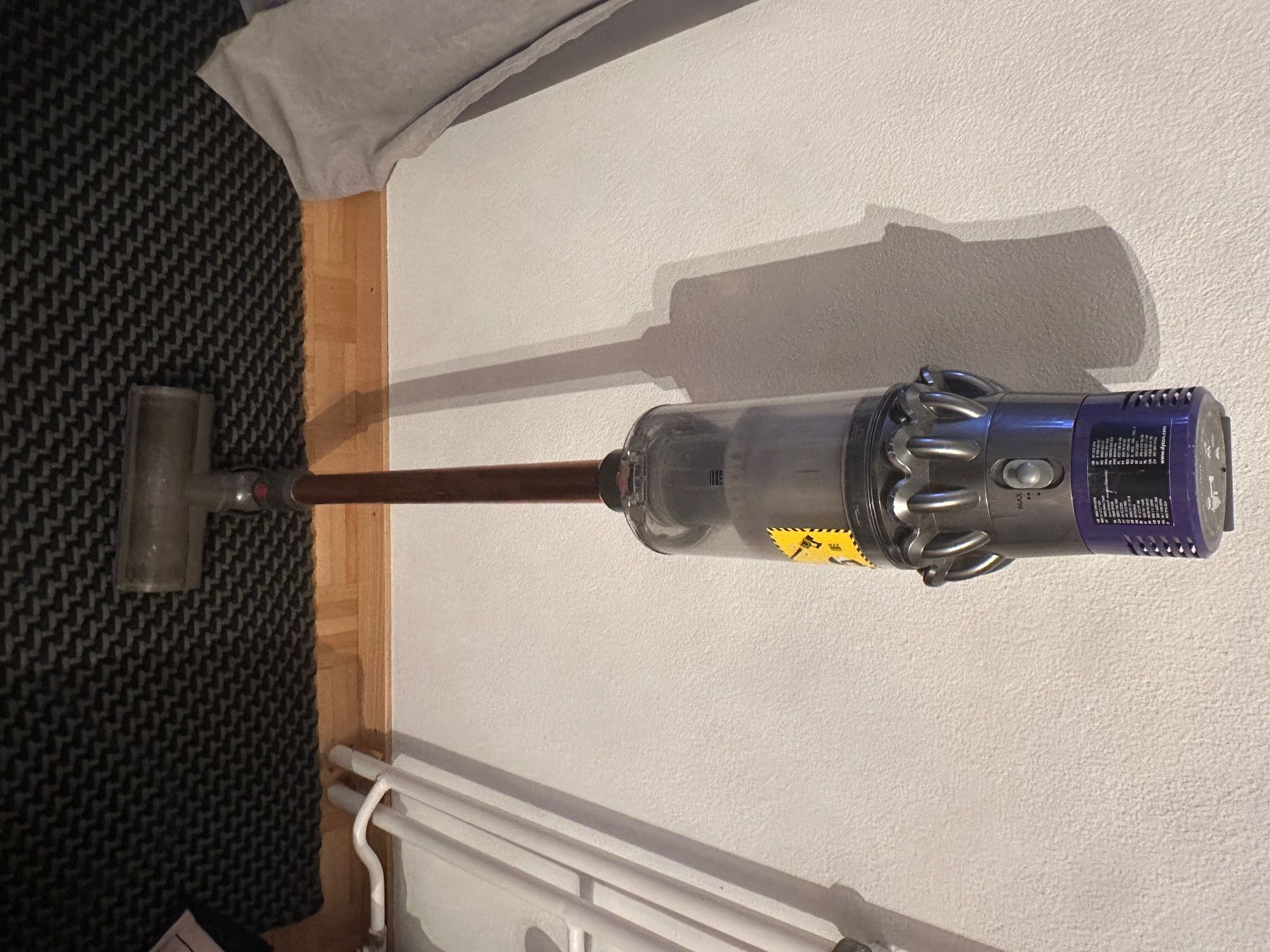 Dyson Aspirapolveri & Accessori: Dyson Cyclone V10 cordless vacuum cleaner – Usato da Adliswil venduto da krocan700