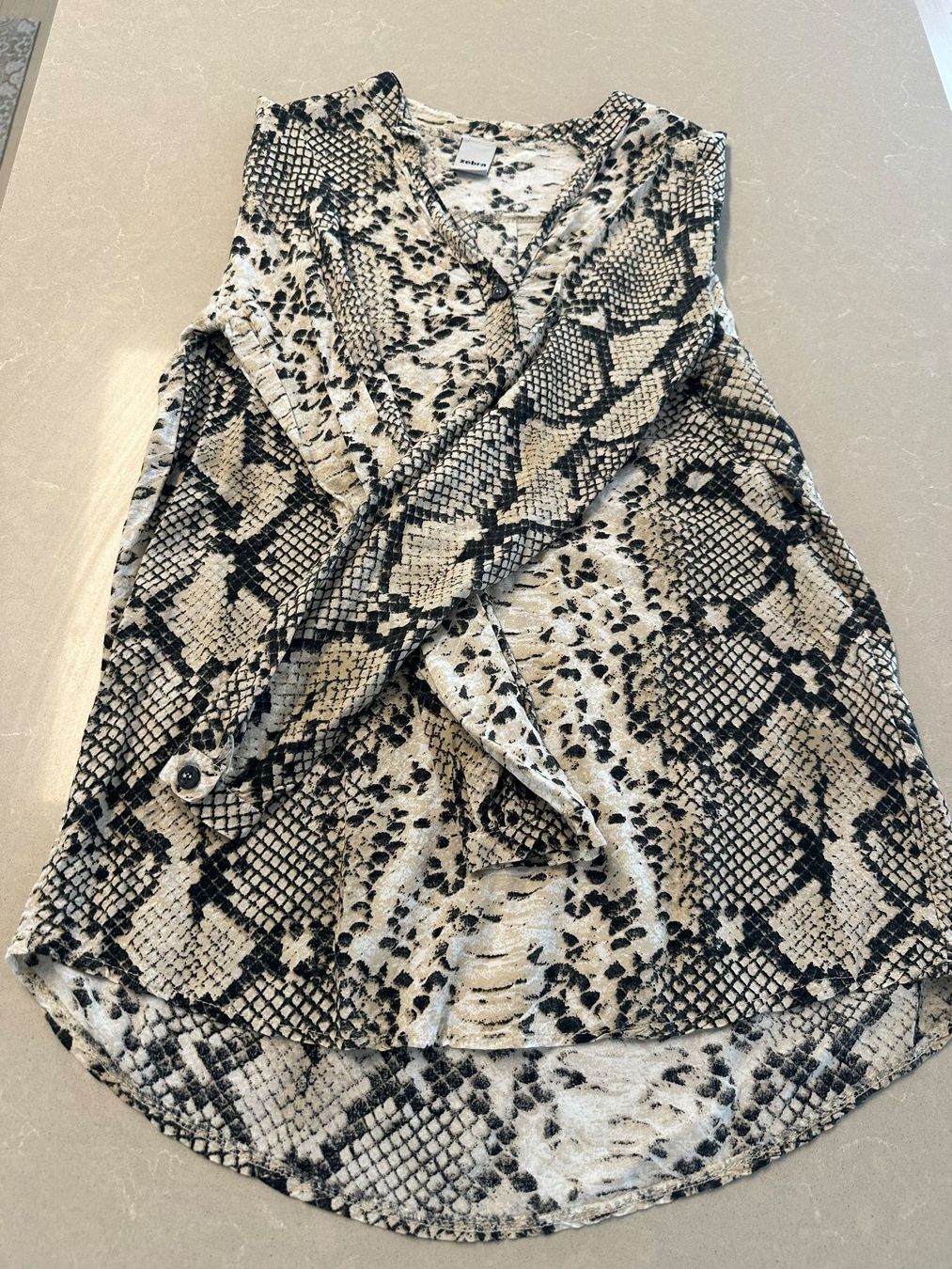 Zebra Camicette: Zebra Bluse Snake Print Beige Schwarz Gr. S – Usato da Weggis venduto da _GMA9