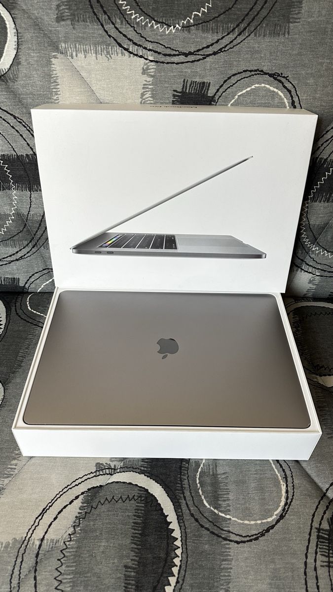 Apple Notebook: MacBook Pro 15-inch (Touchbar) – Usato da Biel/Bienne venduto da Retail_Ricardo