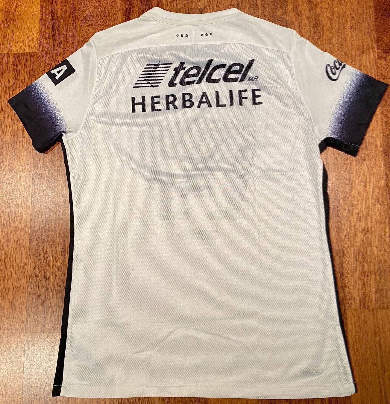Nike Canottiere & Pantaloni: Pumas away Shirt - Saison 2015/16 – Nuovo (secondo la descrizione) da Hermetschwil-Staffeln venduto da Beat131 1