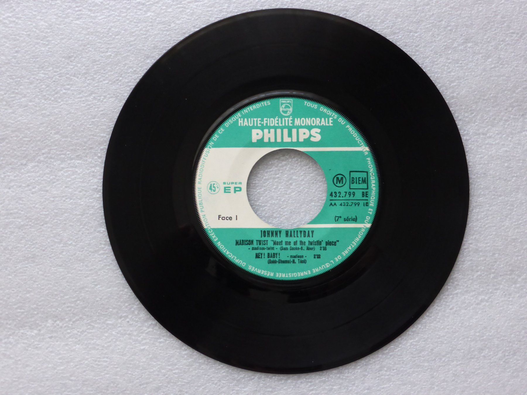 Dischi in vinile: Vinyl Single   EP JOHNNY HALLYDAY – Usato da Küssnacht am Rigi venduto da Mondkinder 1