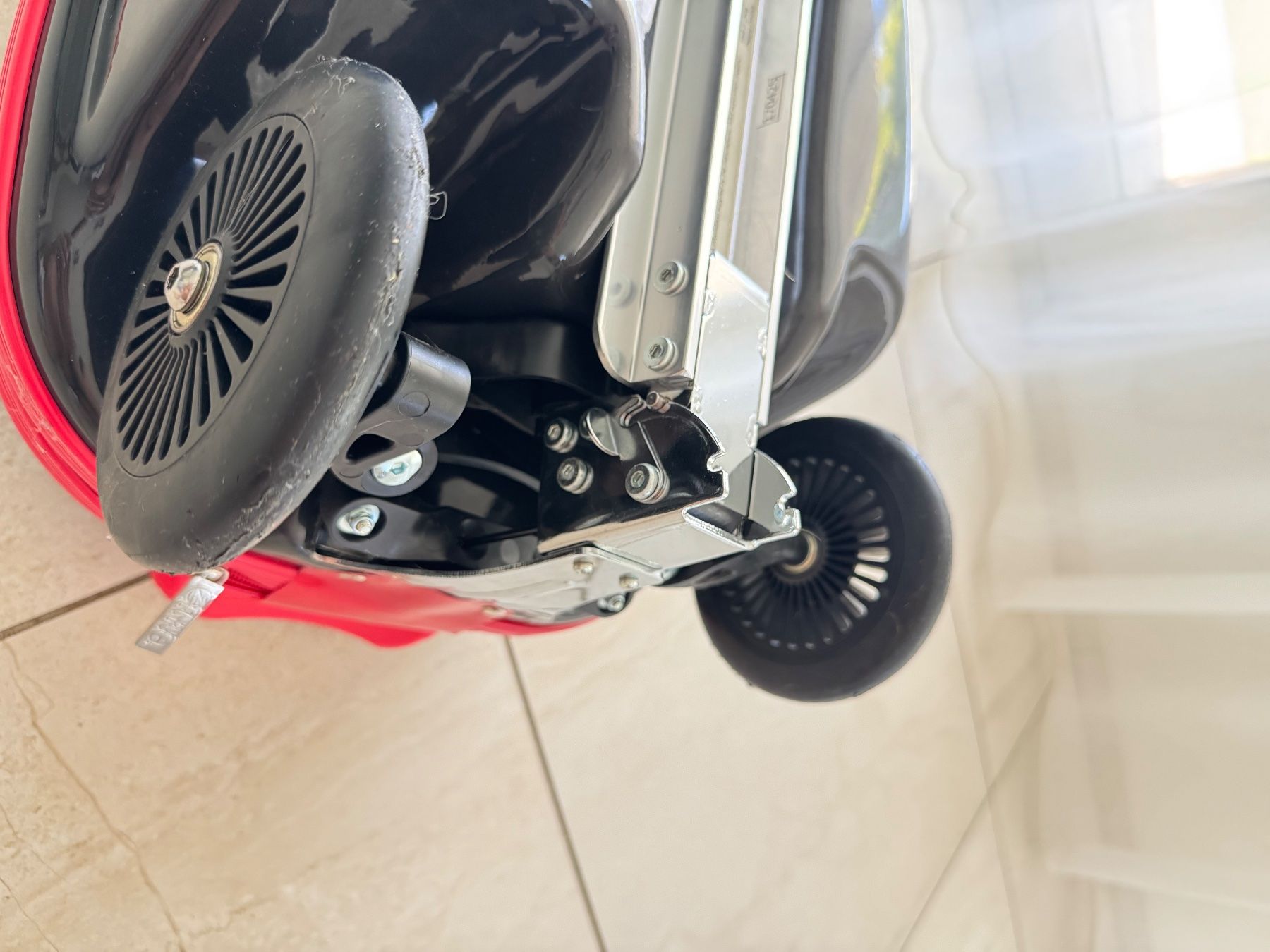 Altro in Aeronautica: Zinc Flyte Midi Case Scooter - Snapper The Shark – Usato da Meisterschwanden venduto da Nandda 4