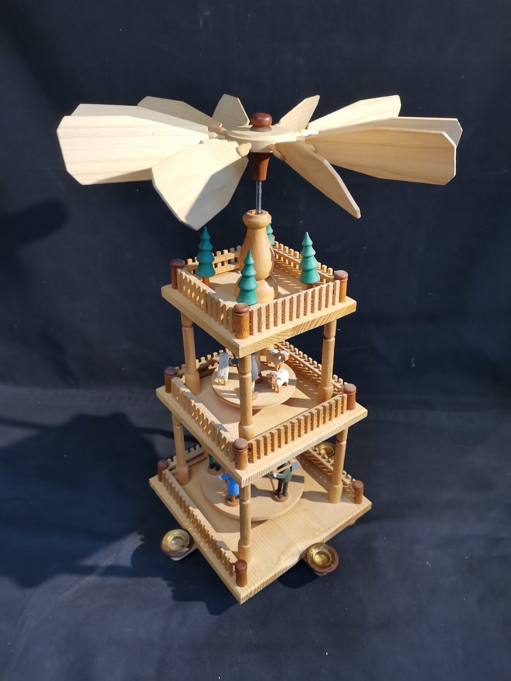 Tutte le decorazioni: Holzpyramide, Weihnachtspyramide, Pyramide Weihnachten – Usato da Wiedlisbach venduto da materialkreislauf