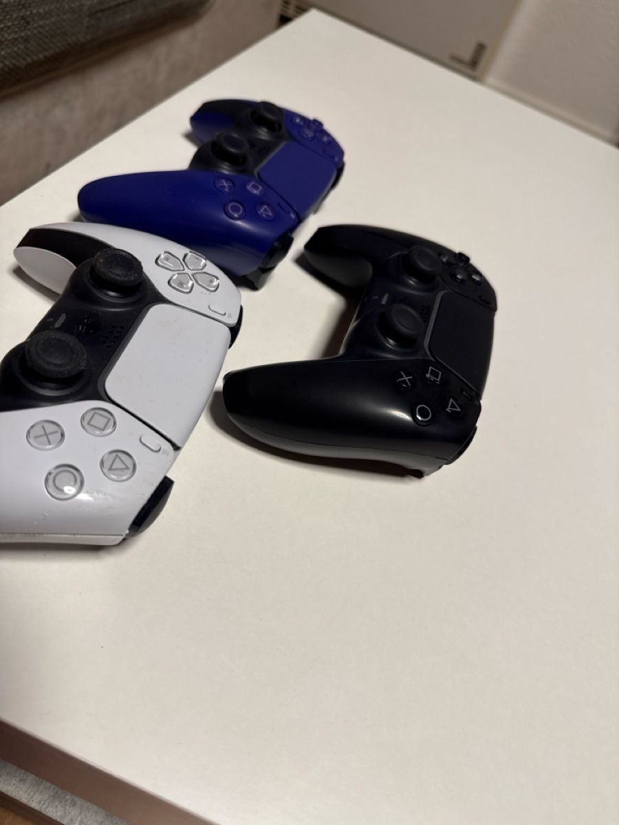 Sony Manettes: 3 Ps 5 Controller – Défectueux à Uetendorf par Loscar1 1