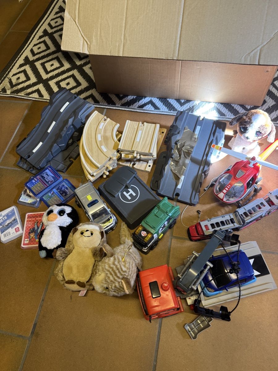 Giocattoli: Jumbo Box voll mit Spielsachen – Usato da Trimbach venduto da vik_5tqj 4
