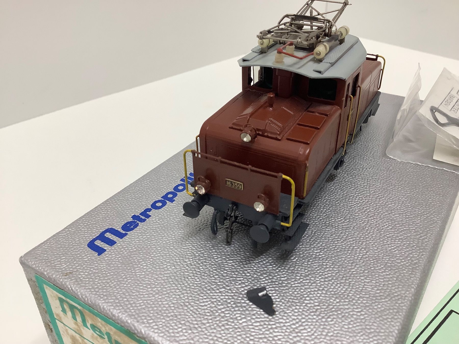 Metropolitan Modellini di ferrovie: Metropolitan H0 Ee3/3 SBB, 521,  Bespielt mit Verpackung – Usato da Chur venduto da Michalis 3