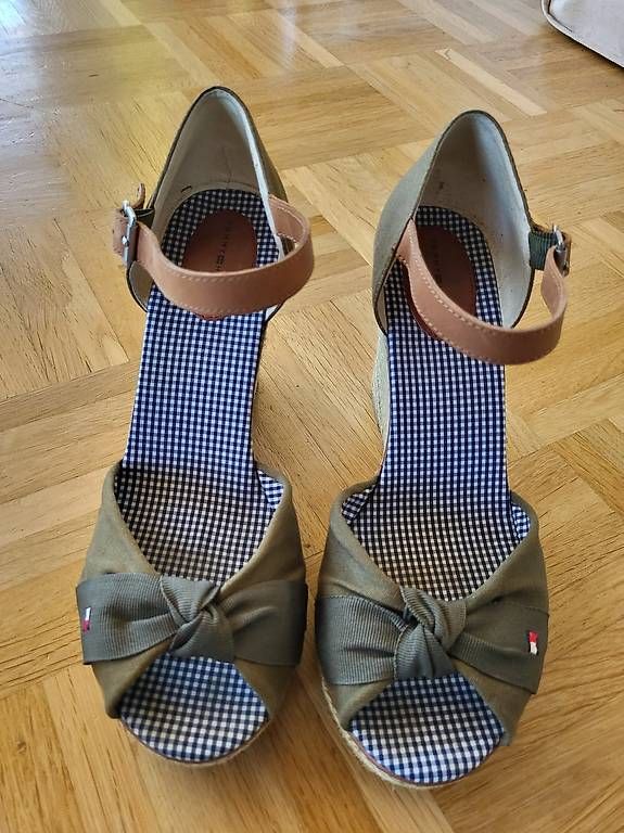 Scarpe da donna: Tommy Hilfiger Sandalen heels Gr 40 – Usato da Schaffhausen venduto da lin_r6yz 1