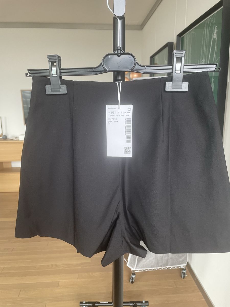 Pantaloni: Chic Black Mini Skort - Perfect for Summer Outings! – Nuovo e nell'imballaggio originale da Zürich venduto da ayl_5wmh 3