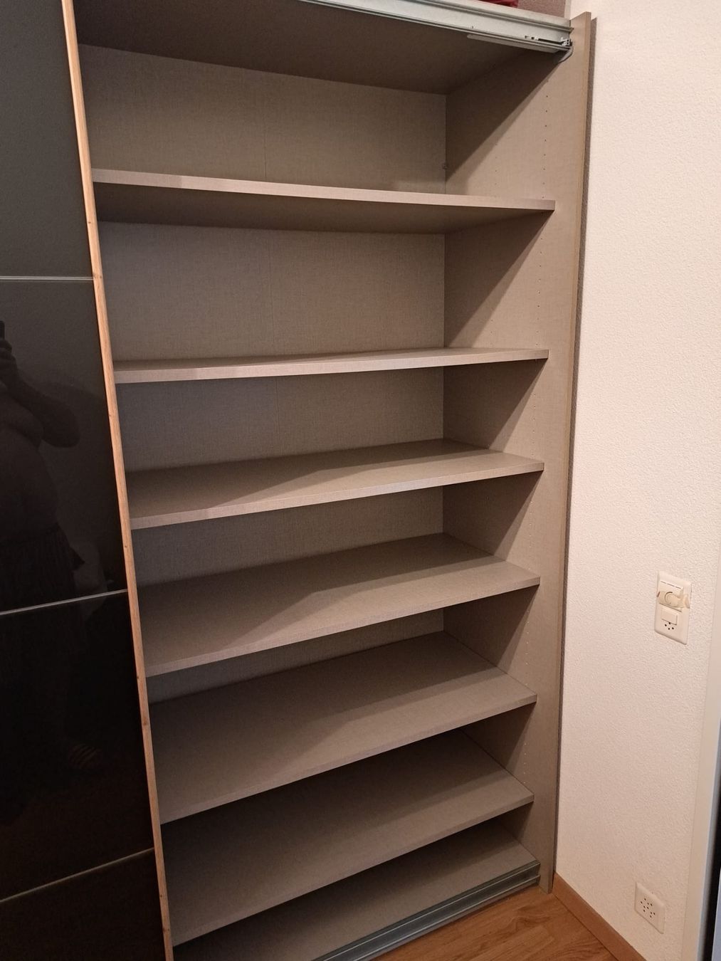 Schränke: Neuwertiger Kleiderschrank – Gebraucht aus Pfungen von Janice_2601 3