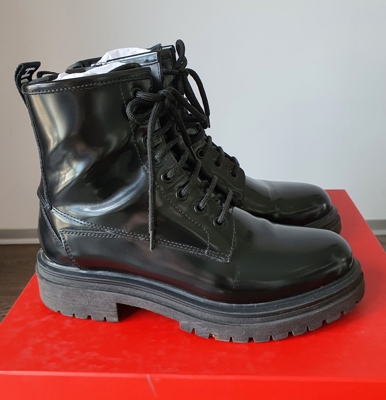 Hugo Boss Scarpe da donna: Hugo  Damen Alpha Bootie-C Combat Boots – Usato da Weiach venduto da sim_8s27 2