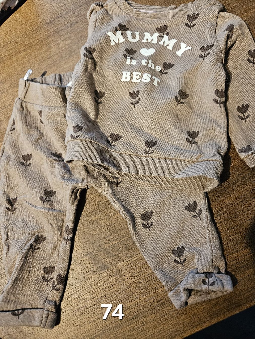 Ensembles coordonnés: Kinder Set beige Blumen Grösse 74 – D'occasion à Bibern SO par speikyta23