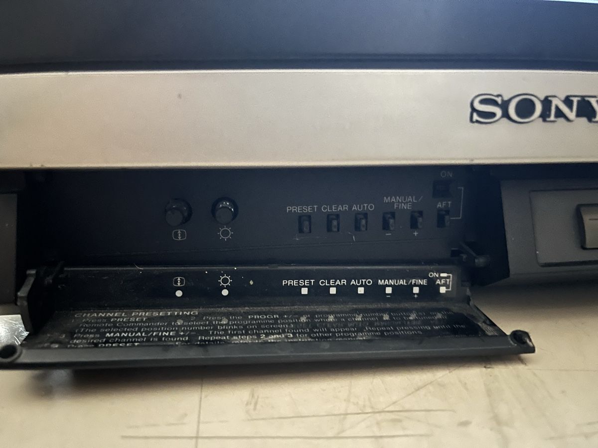 Monitor: Sony Trinitron KV-1442EC mit HDMI – Usato da Allschwil venduto da Gabi745i 2
