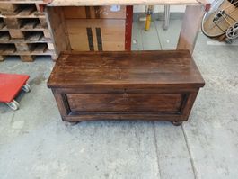 ANTIKE TRUHE MIT SCHLOSS L100CM B40 H 50 MASSIVHOLZ 26 KILO