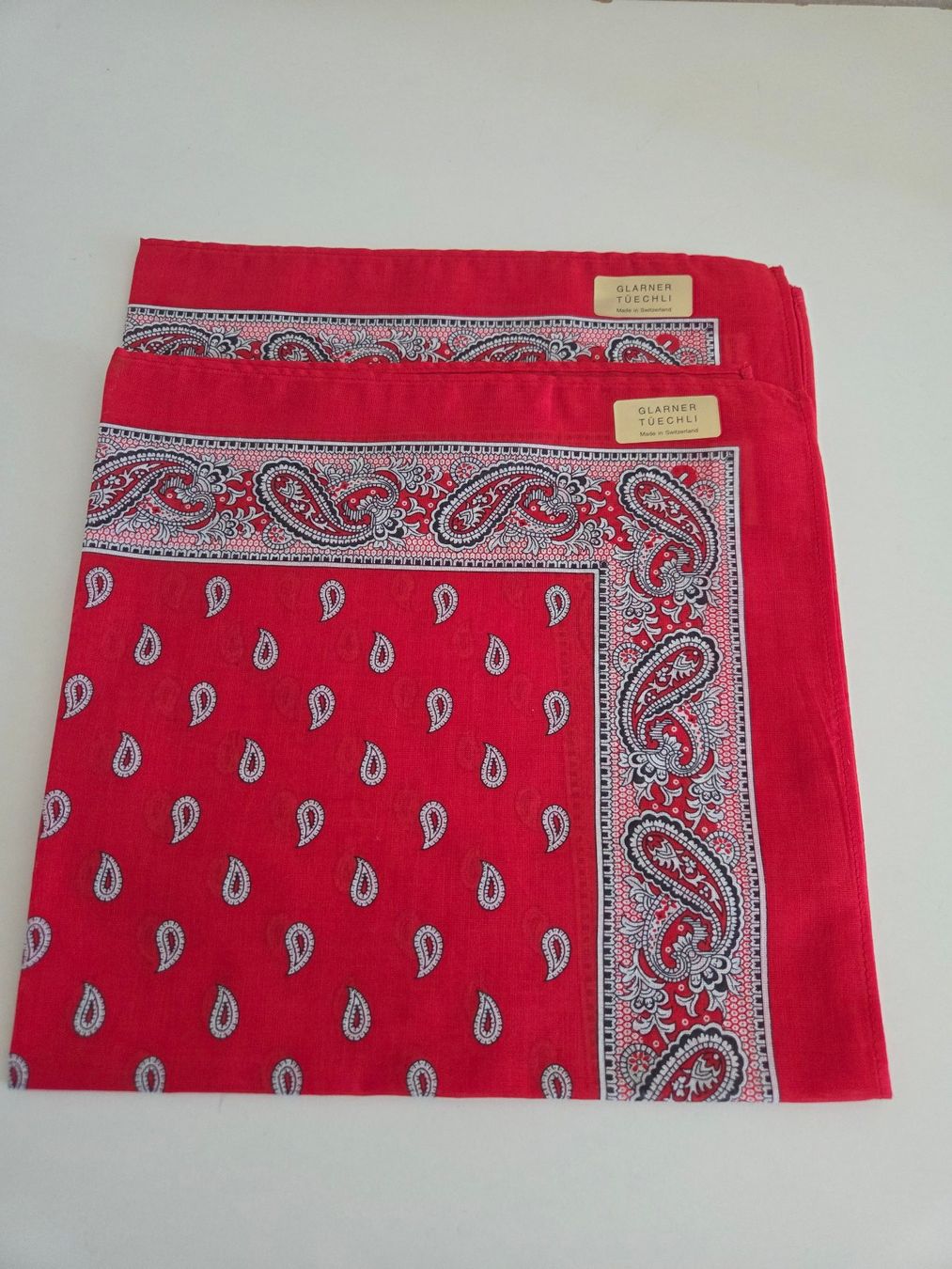 Foulards & écharpes: 2 Glarnertüechli - Made in Switzerland – Neuf avec emballage d'origine à Oberrieden par Smart570