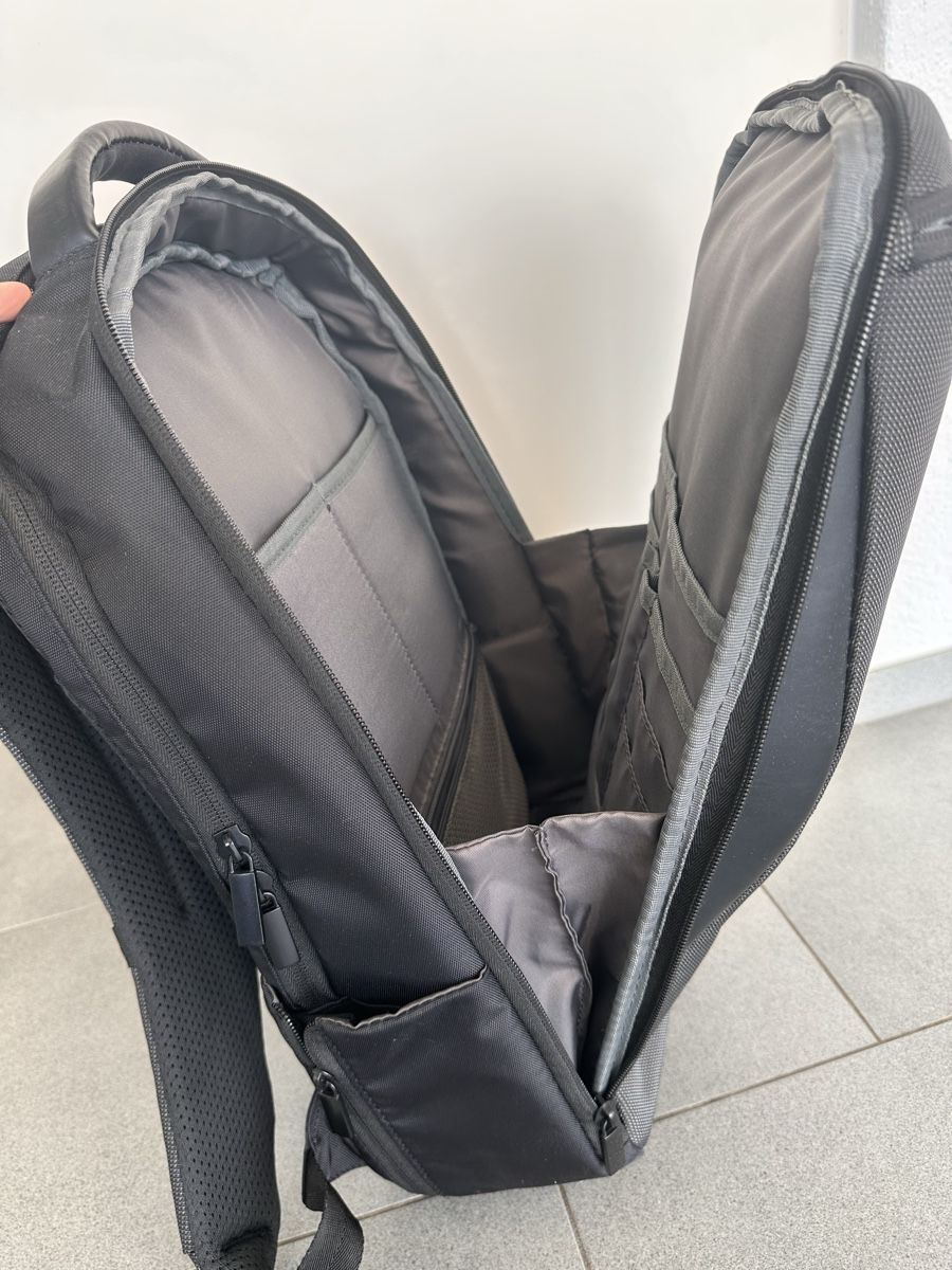 Lenovo Zaini: ThinkPad Professional Rucksack – Nuovo (secondo la descrizione) da Eschenbach SG venduto da mo_lucky 3