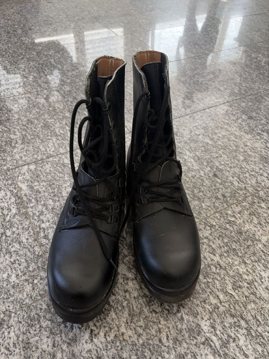 Schweizer Armee Scarpe da uomo: Schweizer Arme Stifel Leder Grösse 6 / 43 – Usato da Opfershofen TG venduto da dan_nxk8