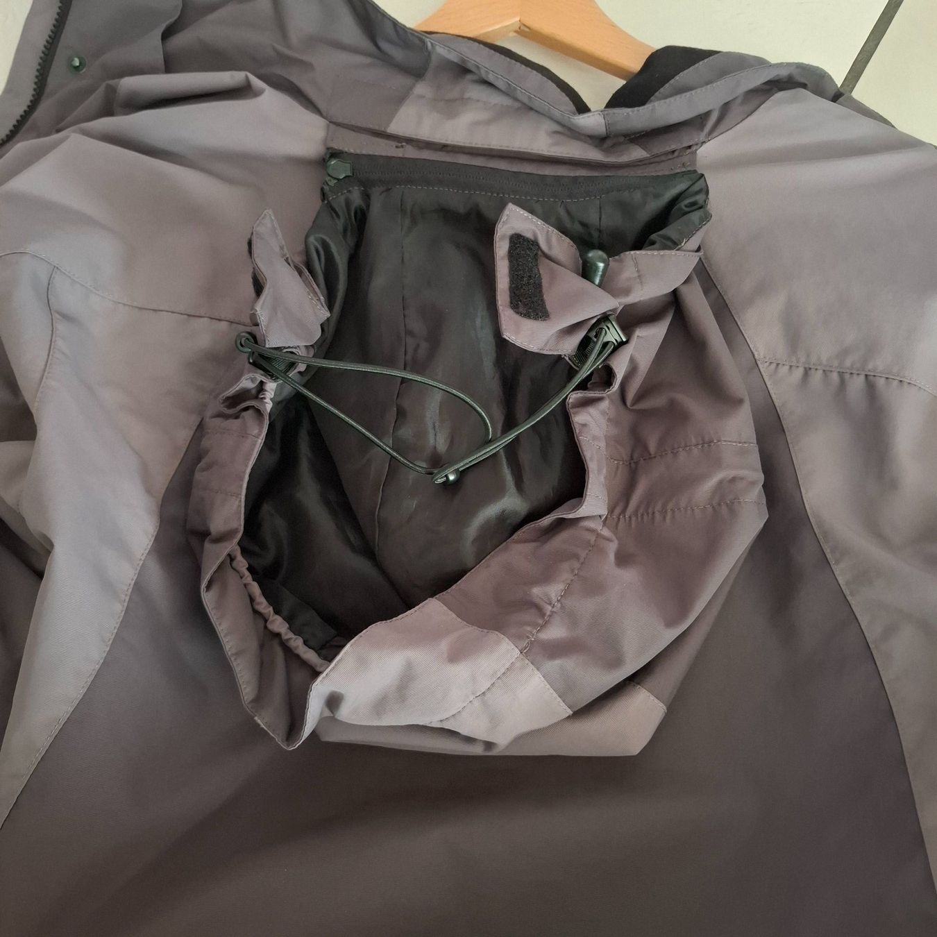 Giacche: Damen Regenjacke, grau, Gr. L – Usato da Sisseln AG venduto da Tropea4334 3