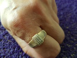 Ring Damen geriffelt mit weissen Steinen, Gr.59, neu