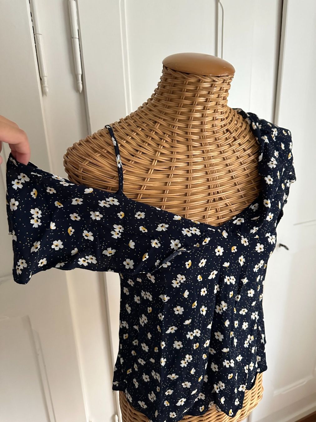 Mango Top: MANGO - Top schwarz geblümt XS – Usato da Zürich venduto da Diazaio 1