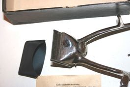 Alte, antike Haarschneidemaschine “Koh-I-Noor”. Von Solingen