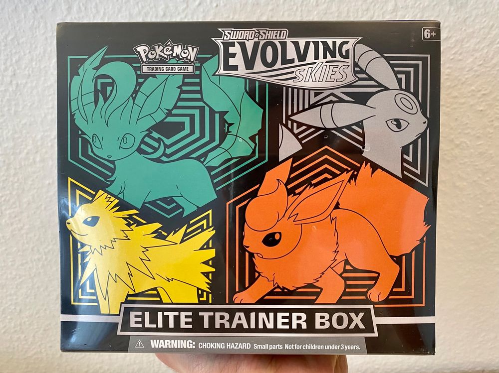 Pokemon English TCG: Sword & Shield - Evolving Skies Elite Trainer Box (ETB)