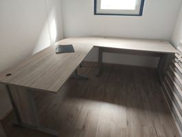 Bürotisch. L 150cm x B 80cm gesammt Länge 230cm höhe 75cm