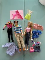 Barbie und Ken Set mit Kleidern und Zubehör gebraucht