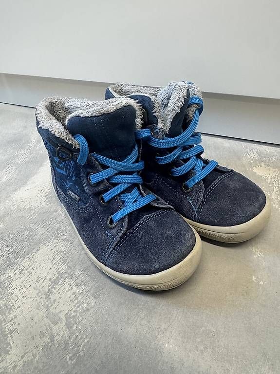 Chaussures garçon: Schuhe Gr 25 – D'occasion à Schiers par ani_nd8h