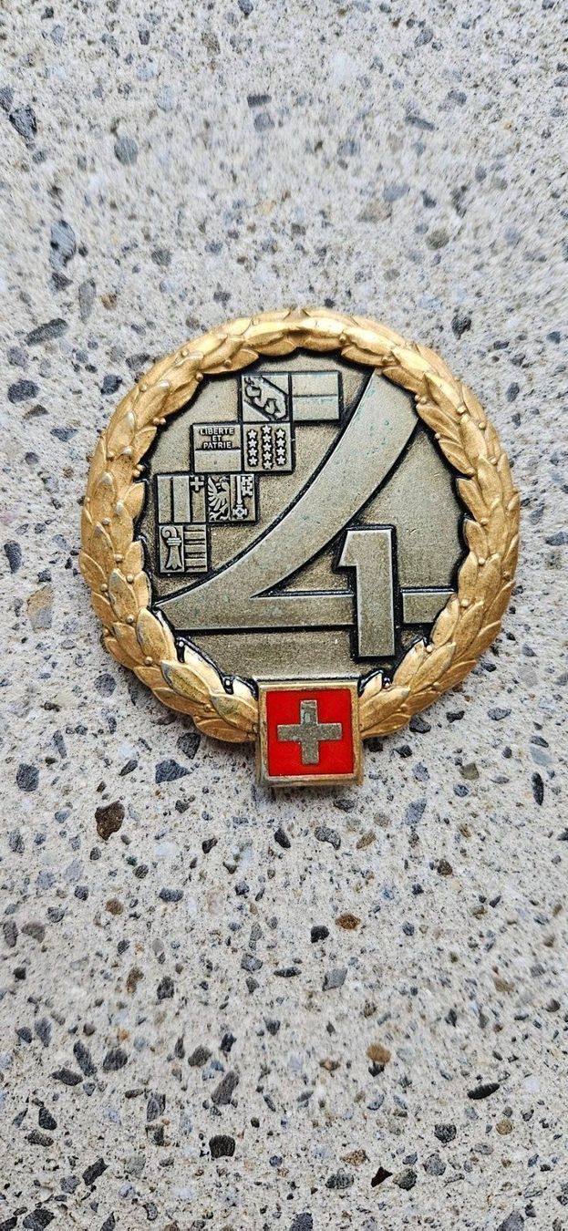 Schweizer Armee Plaketten & Abzeichen: *** Beretemblem Gold Offizier Schweizer Armee *** – Neu und originalverpackt aus Riedholz von fr_sIruP