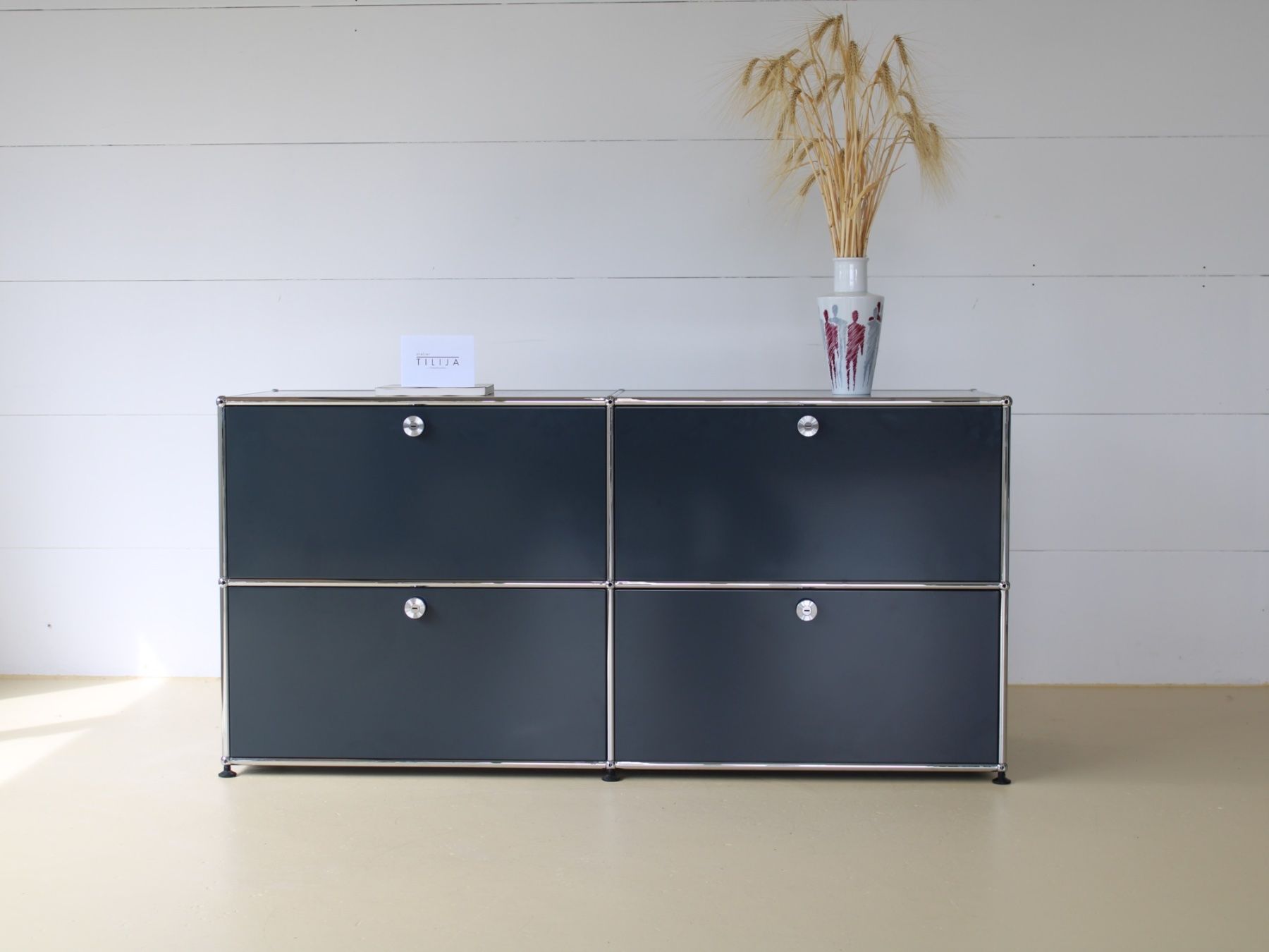 USM Cassettiere: USM Sideboard in Anthrazitgrau – Usato da Meinisberg venduto da atelier_TILIJA 2