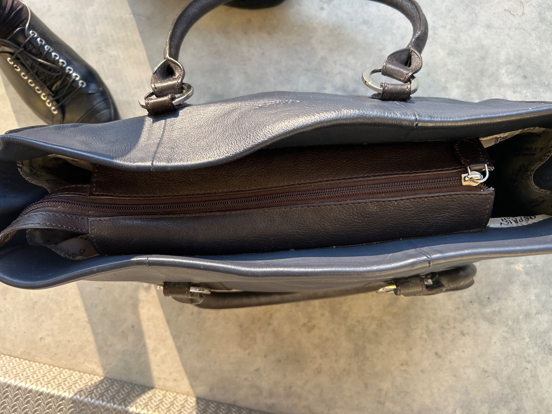 Sacs femmes: Osprey Leder Tasche, dunkelblau, wenig getragen. – D'occasion à Feuerthalen par Anna_Swift 3