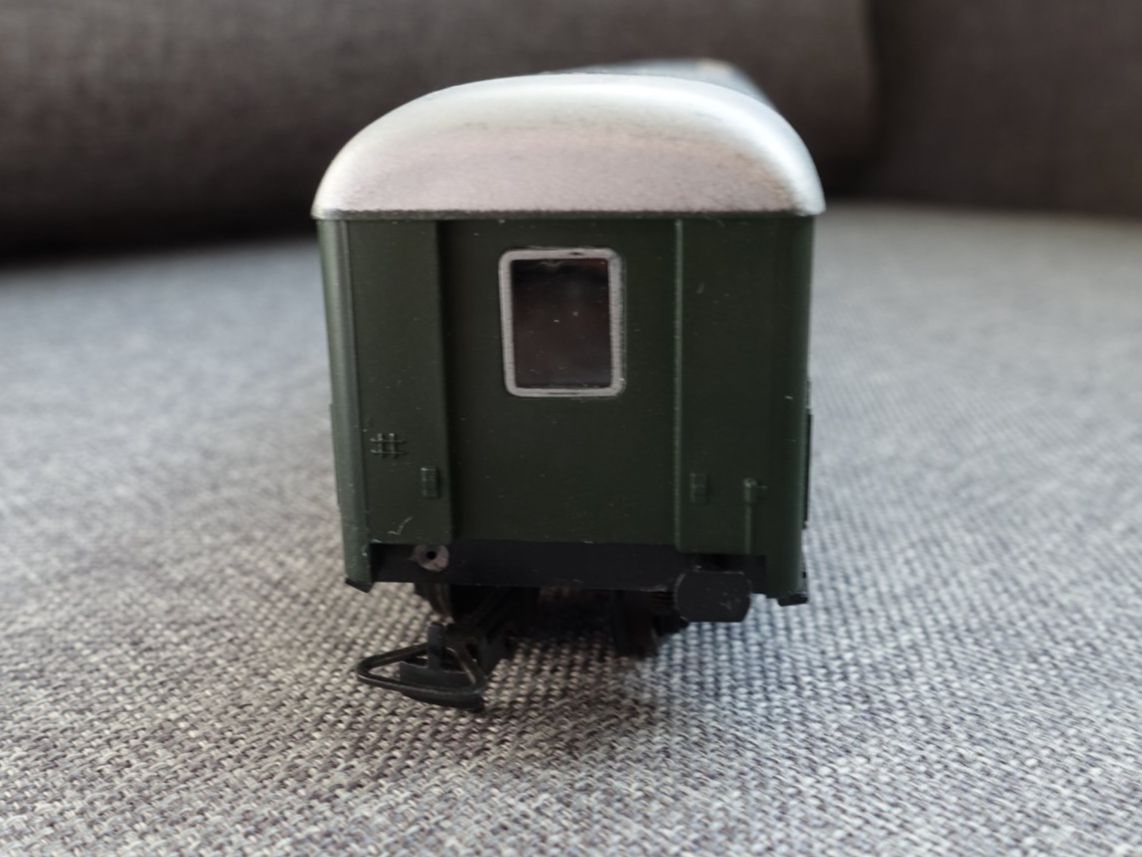 Kleinbahn Modelleisenbahnen: KLEINBAHN No. 391 ÖBB Postwagen F4h – Gebraucht aus Wallbach von Sarrows 5