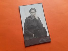 SCHWIIZER JUGEND DAZUMAL - JUNGI FRAU i SCHWARZ - GRABS SG