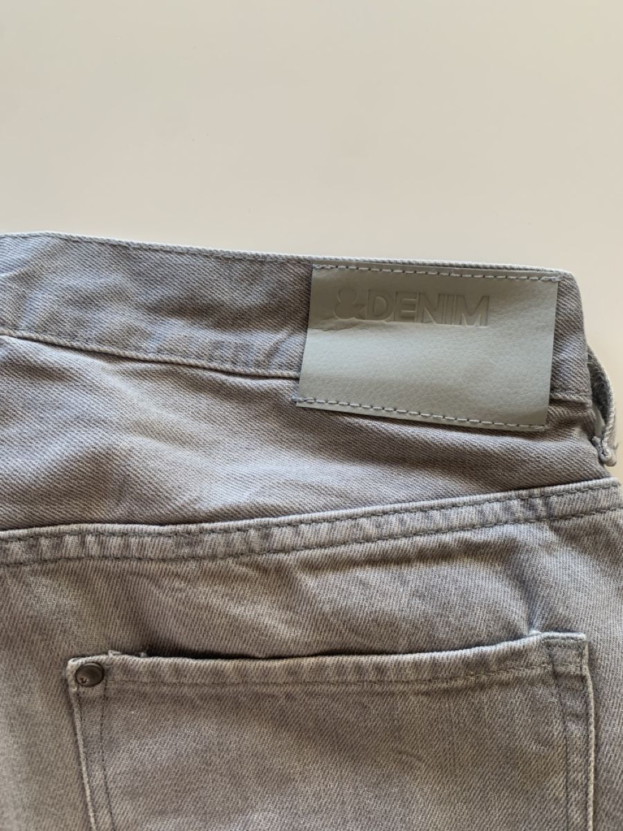 H&M Pantaloni: Denim Gray Shorts H&M – Usato da Chexbres venduto da doe_xns6 3