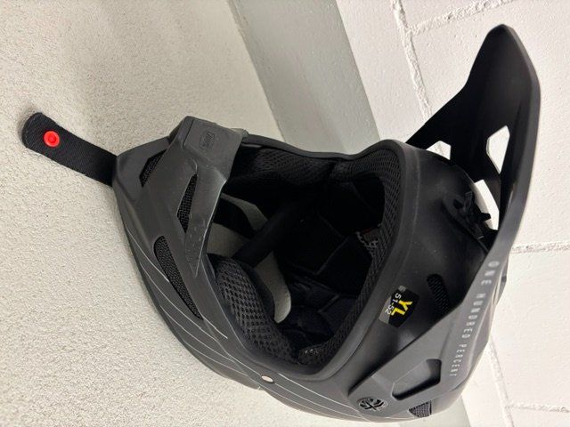 Helme: 100% Hundred Percent Kinder Velo Helm – Gebraucht aus Münsingen von Mfred1