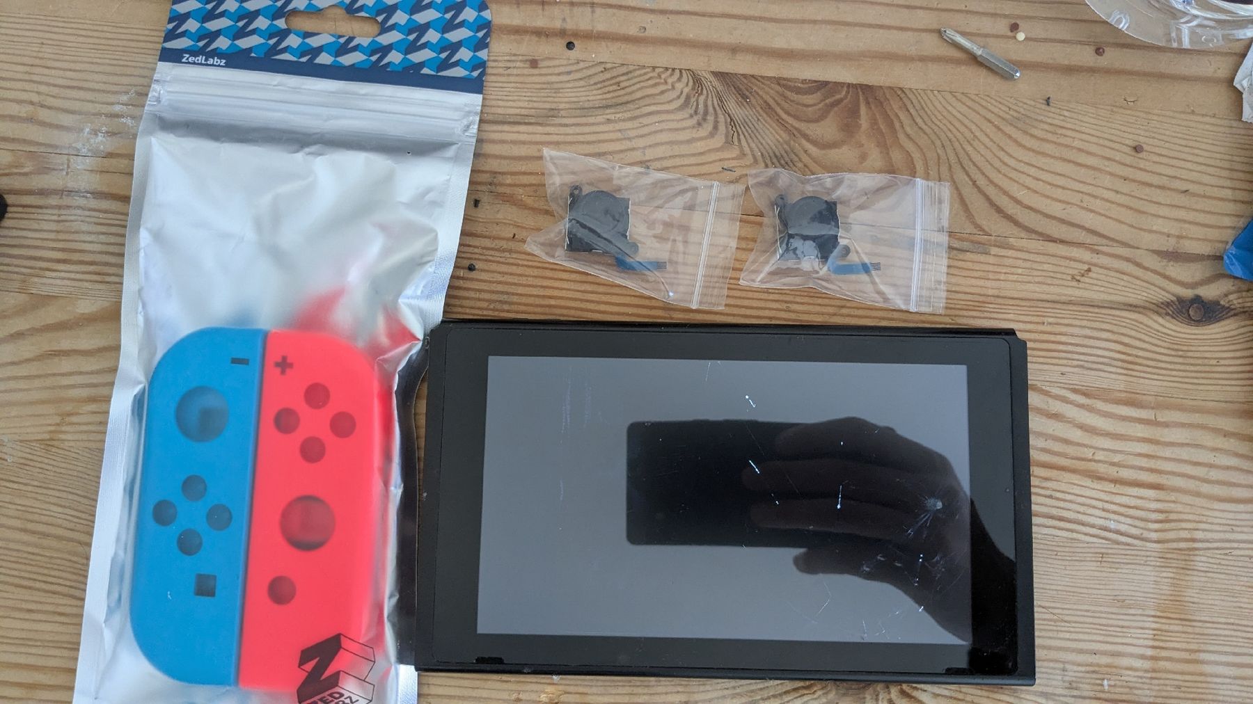 Nintendo Console: Nintendo switch defekt  – Difettoso da Zürich venduto da enri23