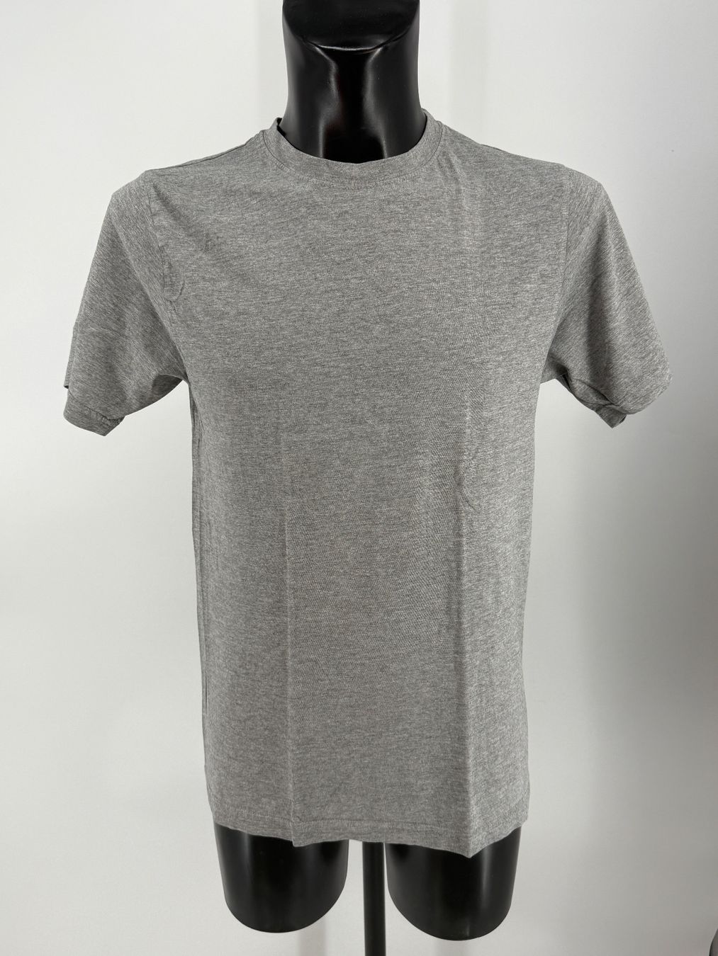 T-shirts: Basic Shirt Gr. M – D'occasion à Auenstein par moin.