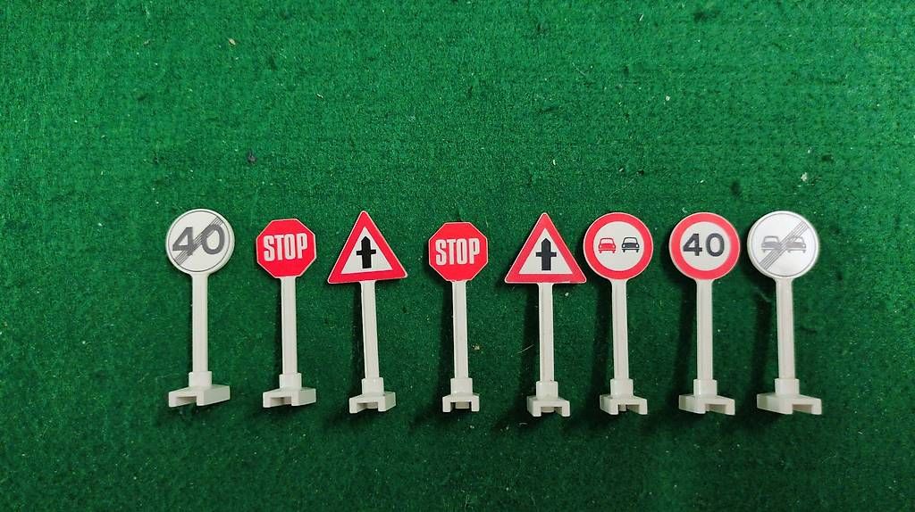 Lego Giocattoli: Lego Strasse Schilder 8x – Usato da Männedorf venduto da Flu73